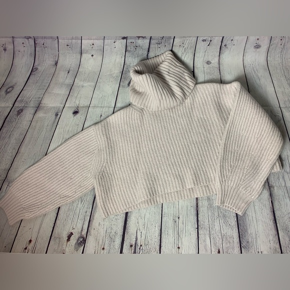 Babaton Wool Turtle Neck Cropped Sweater - Picture 1 of 4